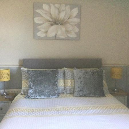 Netley Guest House Фарнборо Экстерьер фото
