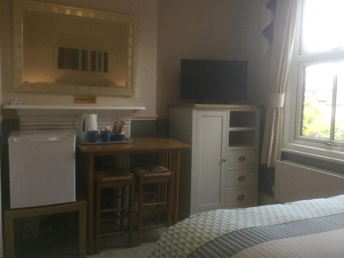 Netley Guest House Фарнборо Экстерьер фото