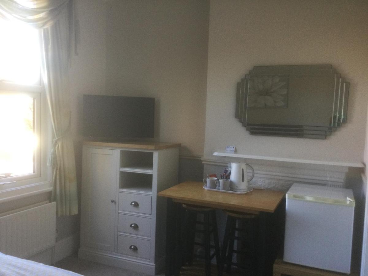 Netley Guest House Фарнборо Экстерьер фото