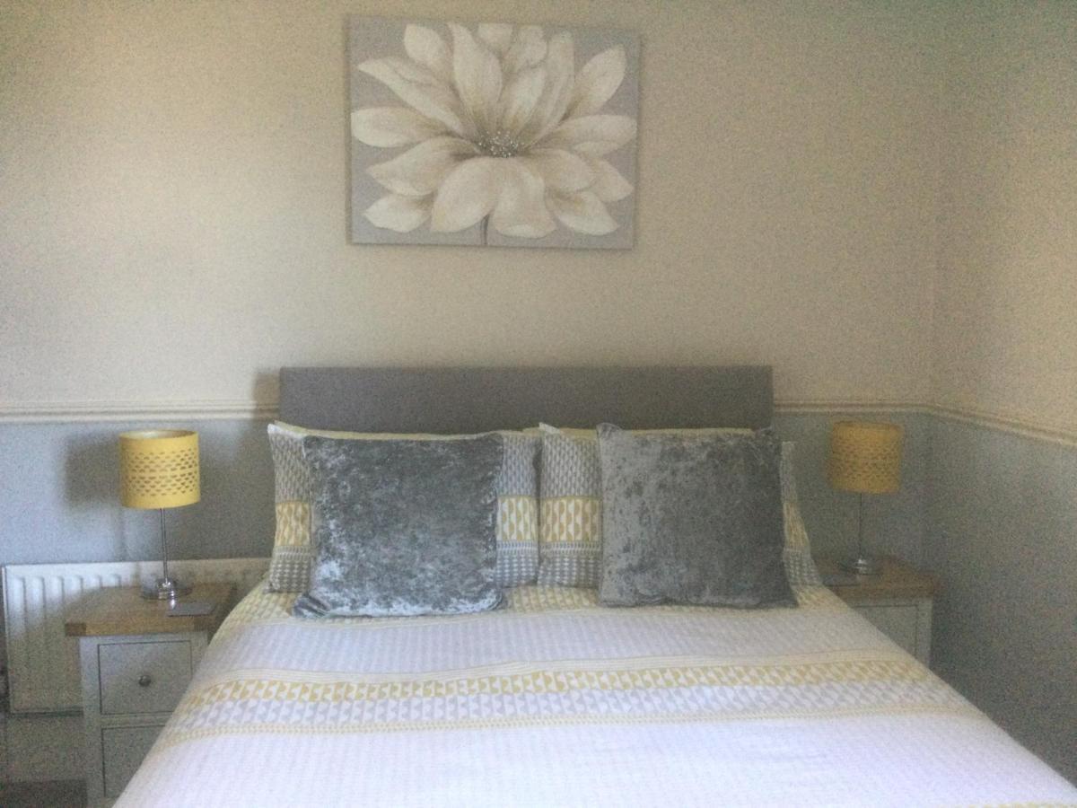 Netley Guest House Фарнборо Экстерьер фото