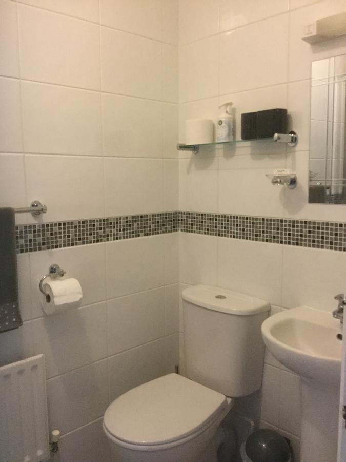 Netley Guest House Фарнборо Экстерьер фото