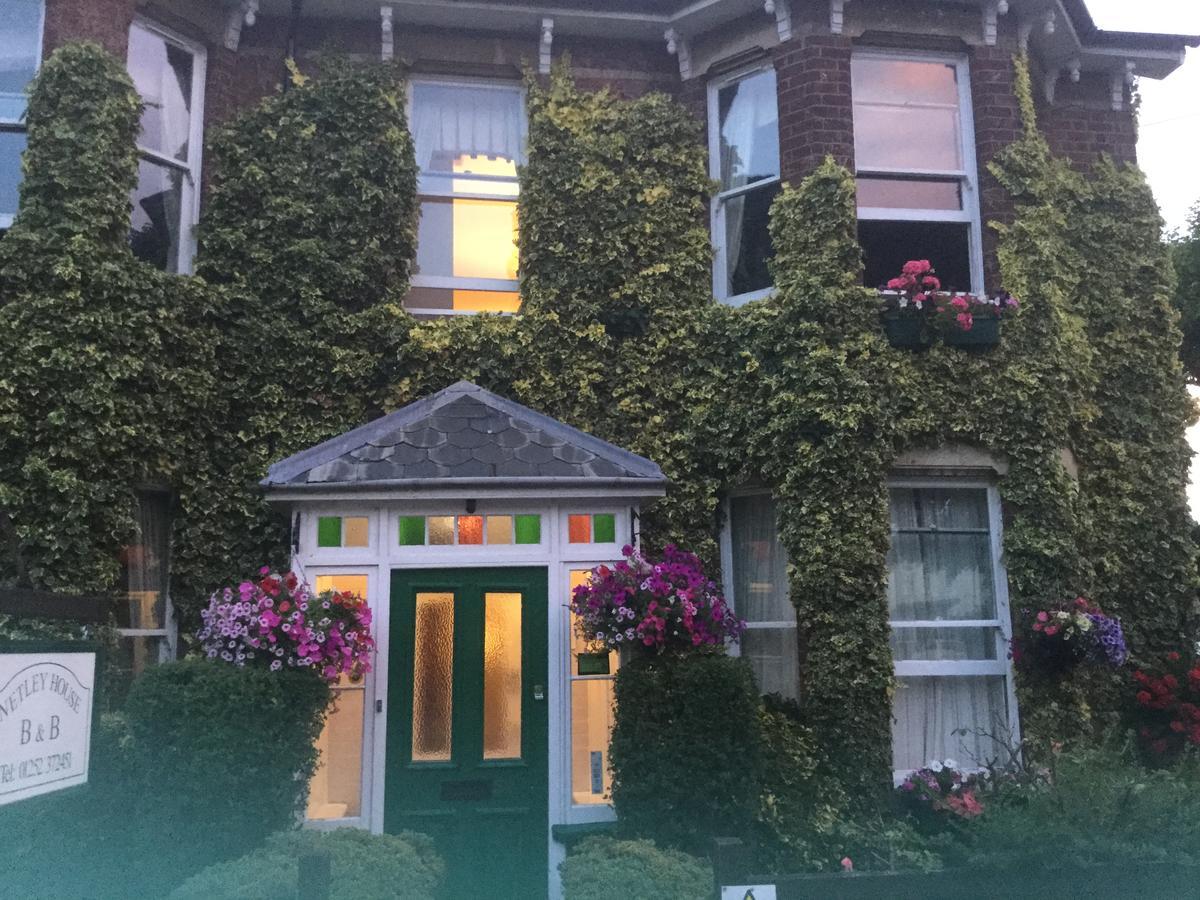 Netley Guest House Фарнборо Экстерьер фото