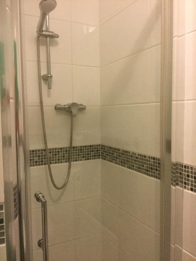 Netley Guest House Фарнборо Экстерьер фото