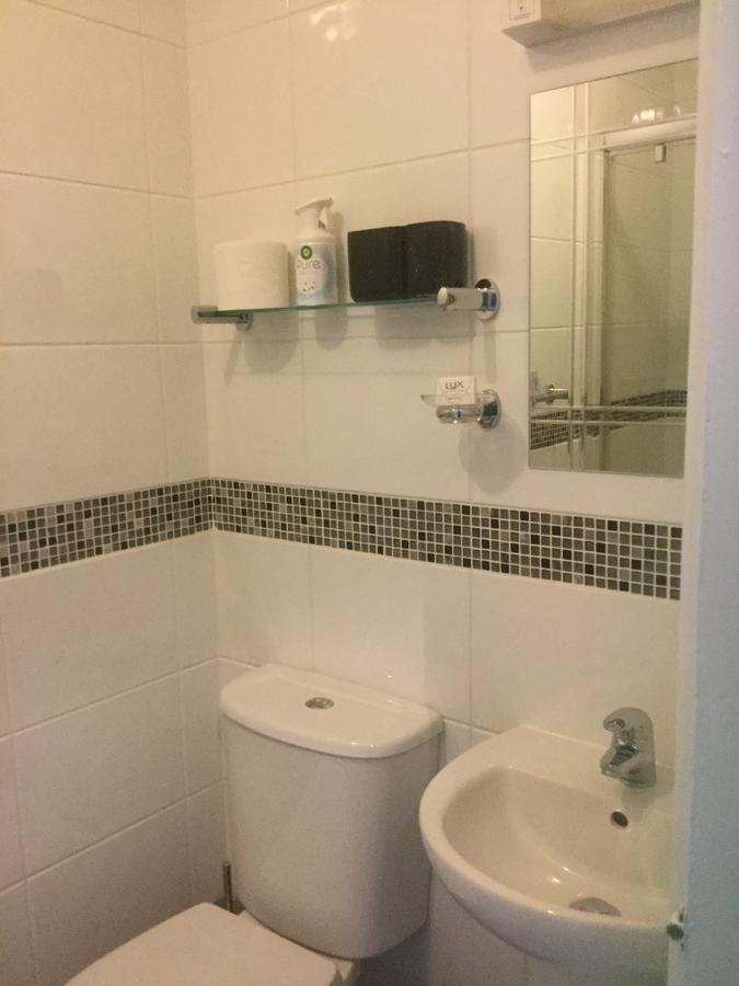 Netley Guest House Фарнборо Экстерьер фото