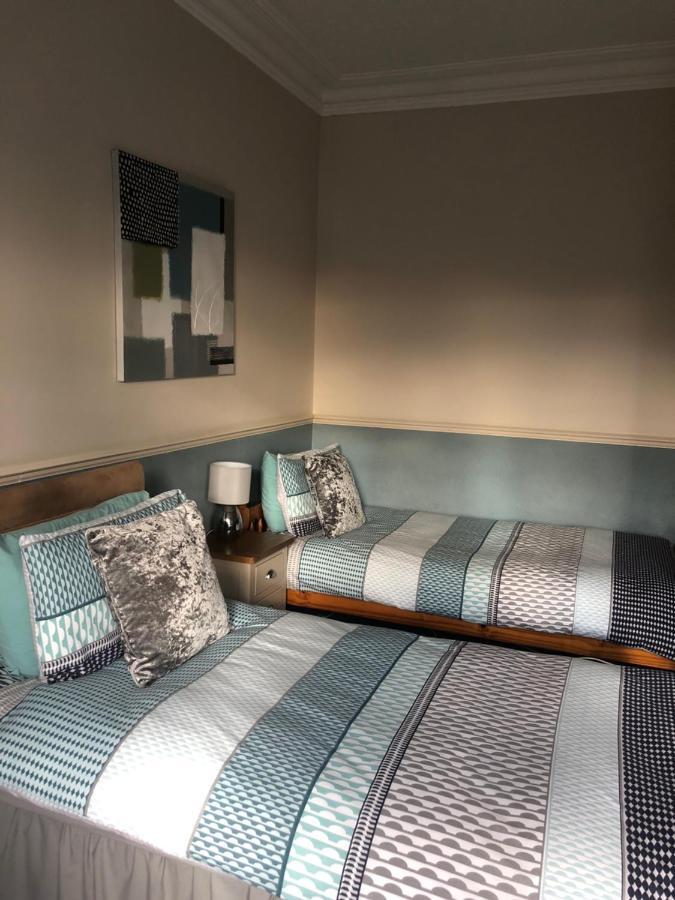 Netley Guest House Фарнборо Экстерьер фото