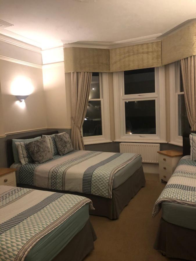 Netley Guest House Фарнборо Экстерьер фото